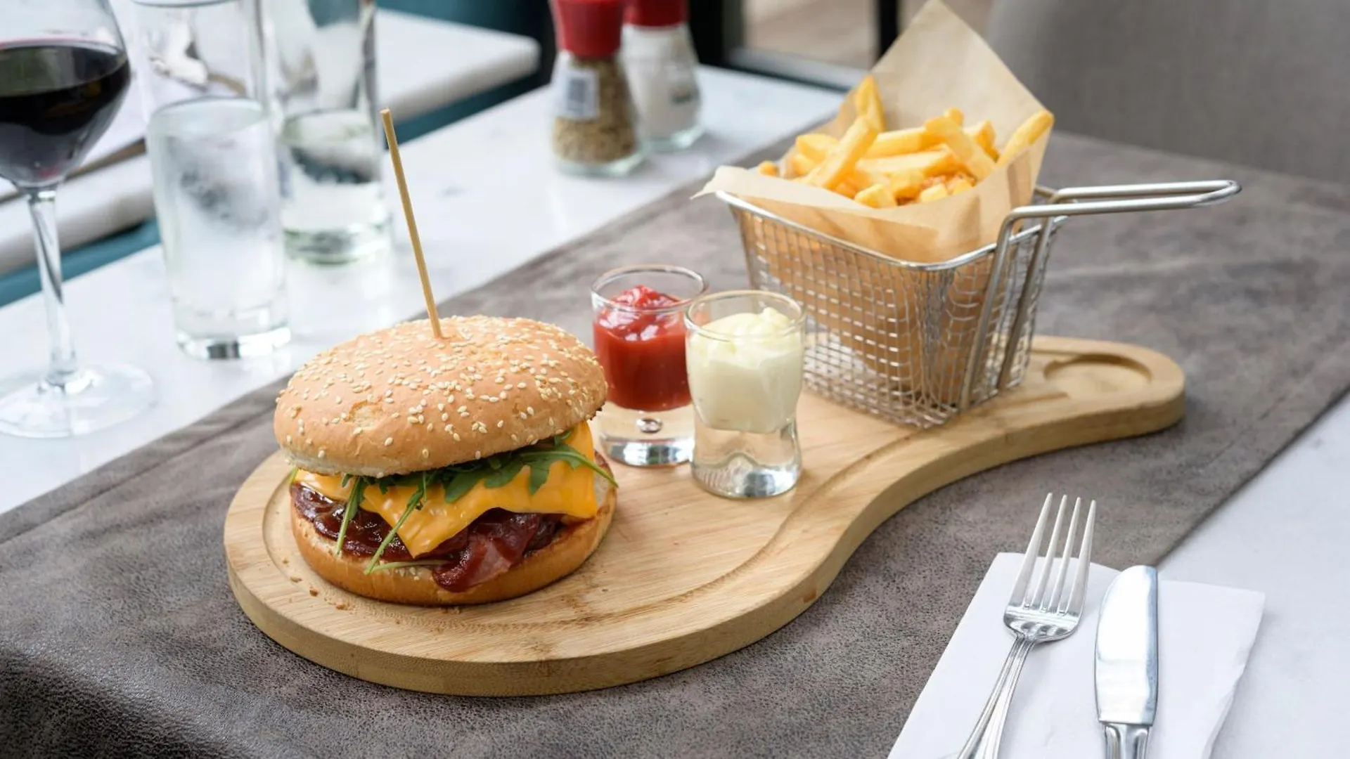Holiday Inn Brussels Schuman By Ihg Hotel